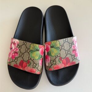 Gucci Slides! Size 36! I wear a 6.5/ 7 and they fit perfectly!!